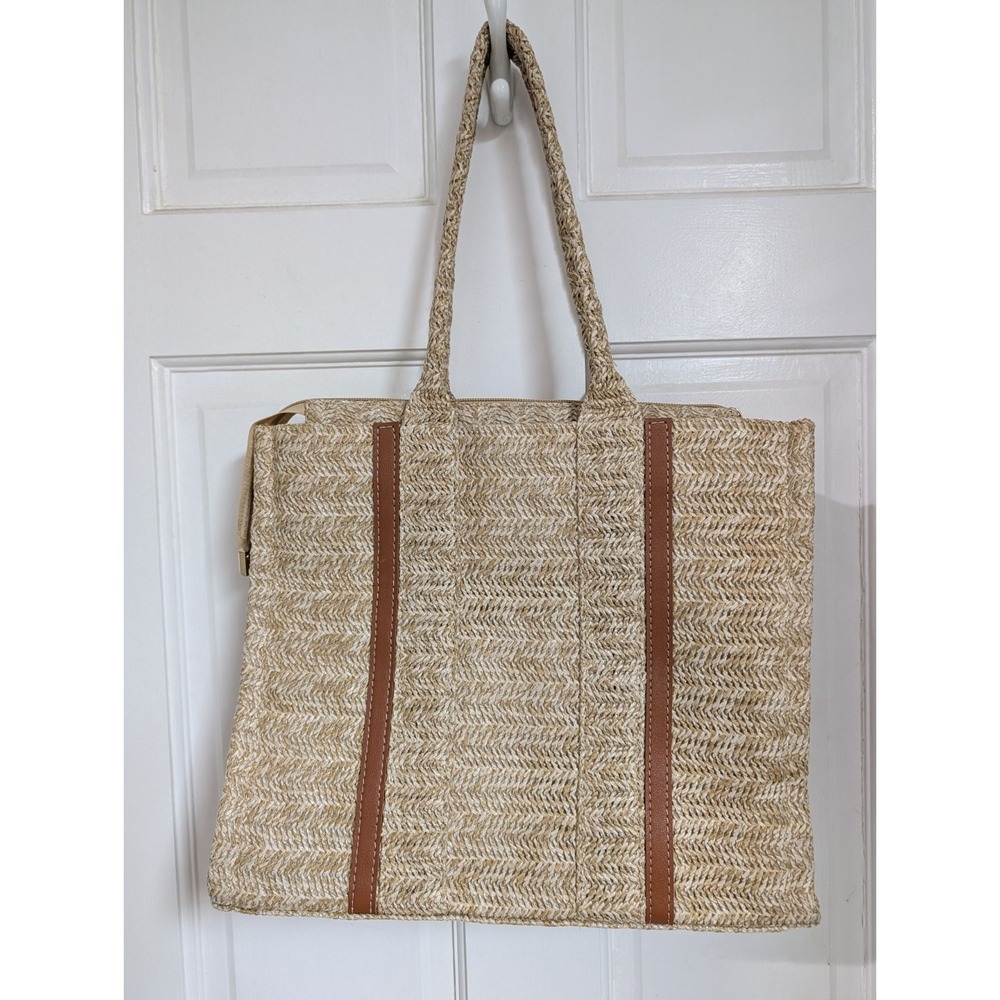 Lightweight Beya Straw Tote Bag